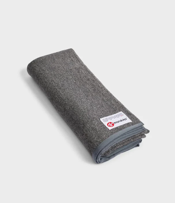 Μάλλινη Κουβέρτα Manduka recycled wool blanket - Sediment  Διαστάσεις: 208cm x 152cm  1,6kg - mykarma.gr