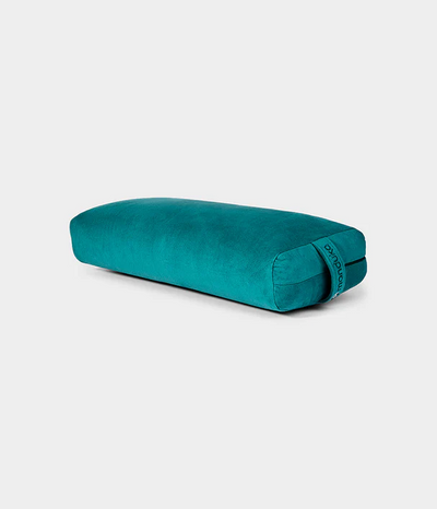 Manduka  enlight™ Rectangular Bolster - Deep Sea Διαστάσεις: 71 x 30 x 12 cm Βάρος: 1,1 kg - mykarma.gr