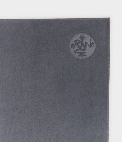 Manduka πετσέτα Στρώματος eQua® Long Yoga Towel - Thunder   200 x 67 cm  450 g - mykarma.gr