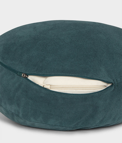 Μαξιλάρι Διαλογισμού Manduka Meditation Cushion με υποστήριξη διπλής όψης - Sage Solid Διαστάσεις: 38cm x 12,7cm Βάρος: 1,9 kg - mykarma.gr