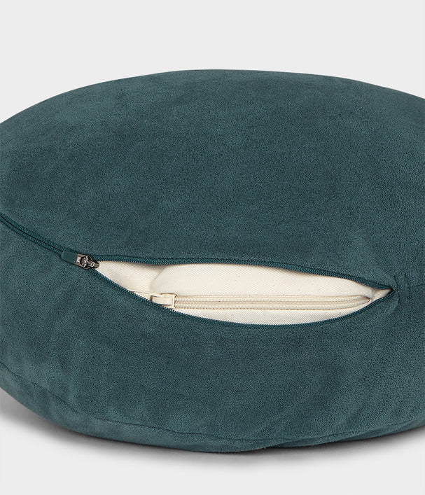Μαξιλάρι Διαλογισμού Manduka Meditation Cushion με υποστήριξη διπλής όψης - Sage Solid Διαστάσεις: 38cm x 12,7cm Βάρος: 1,9 kg - mykarma.gr