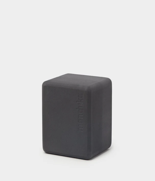 Manduka Recycled Foam Yoga Mini Travel Block - Thunder  •200γρ  • 10 x 11,5 x 15 εκ - mykarma.gr