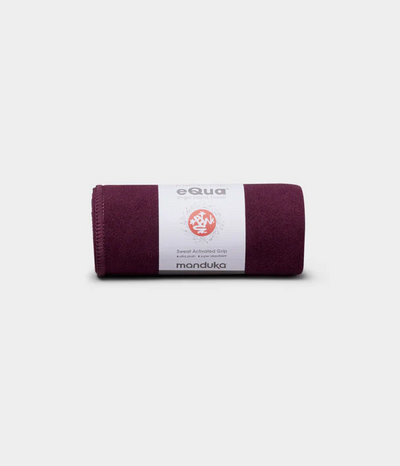 Manduka - Πετσέτα Χειρός - eQua® Hand Yoga Towel - Acai Διαστάσεις: 41cm x 67cm Βάρος: 90γρ - mykarma.gr