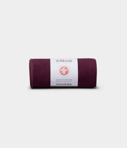 Manduka - Πετσέτα Χειρός - eQua® Hand Yoga Towel - Acai Διαστάσεις: 41cm x 67cm Βάρος: 90γρ - mykarma.gr