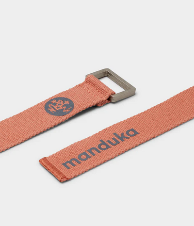 Manduka Ιμάντας - Unfold Yoga Strap - Clay   244cm x 3,2cm - mykarma.gr