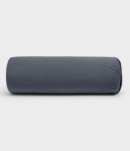 Manduka  enlight™ round Bolster - Thunder (grey) Διαστάσεις: 69 x 23 cm Βάρος: 1 kg - mykarma.gr