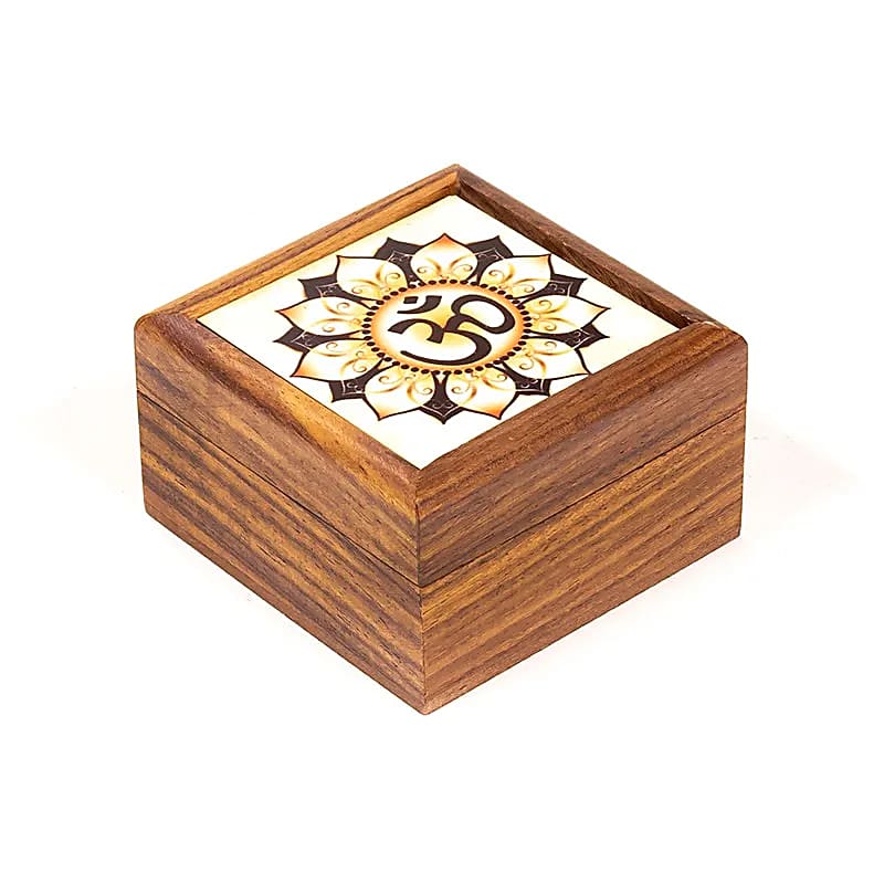 Κουτί κοσμημάτων «Ohm» Διαστάσεις: 6,5 × 6,5 × 3,5 cm Υλικό: Ξύλο - mykarma.gr
