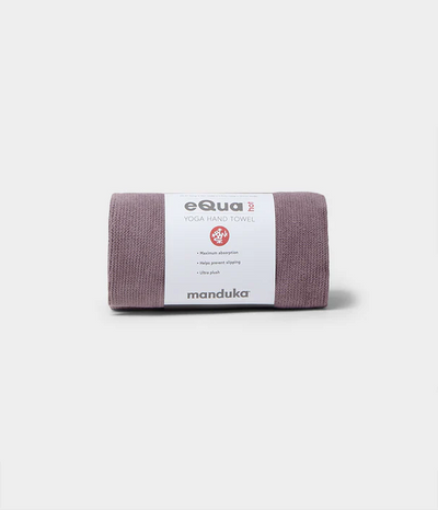 Manduka - Πετσέτα Χειρός από διπλή πλεκτή μικροΐνα - eQua® Hot Hand Yoga Towel - Elderberry Διαστάσεις: 41cm x 67cm Βάρος: 200γρ - mykarma.gr