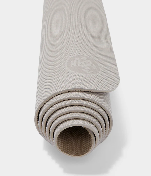 Στρωμα με γραμμή - Manduka Begin Yoga Mat - Crystal S Gray Βάρος: 1,1 kg Διαστάσεις: 172 x 61 x 5mm - mykarma.gr