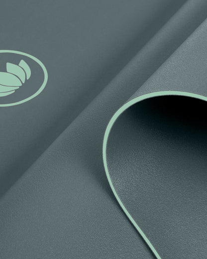 Lotuscrafts Yoga Mat ARISE | Αντιολισθητικό στρώμα Yoga από φυσικό καουτσούκ & 15% ανακυκλώσιμο λατέξ - Balsam Green Βάρος: 2kg Διαστάσεις: 185cm x 65cm Πάχος: 0,4cm - mykarma.gr
