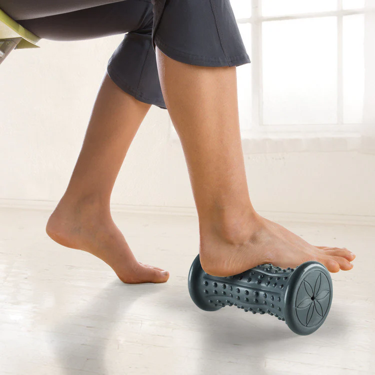 Gaiam Hot & Cold Foot Massage Roller - Κύλινδρος για Μασάζ & Μυϊκη θεραπεία Διαστάσεις : 9 x   17 cm - mykarma.gr