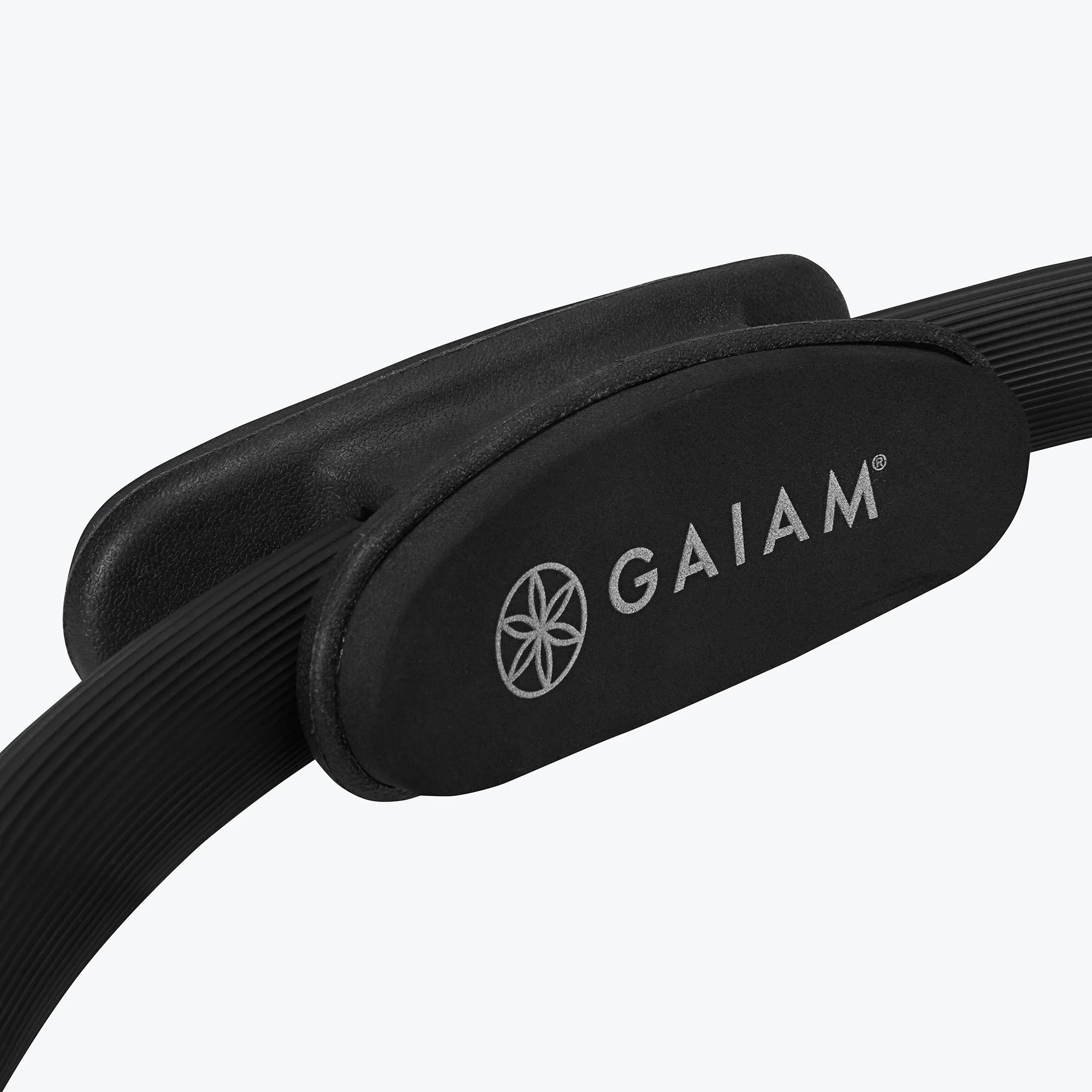 Gaiam - Fitness Pilates Ring – anti-slip - black Διαστάσεις:  Ø 38 εκ - mykarma.gr
