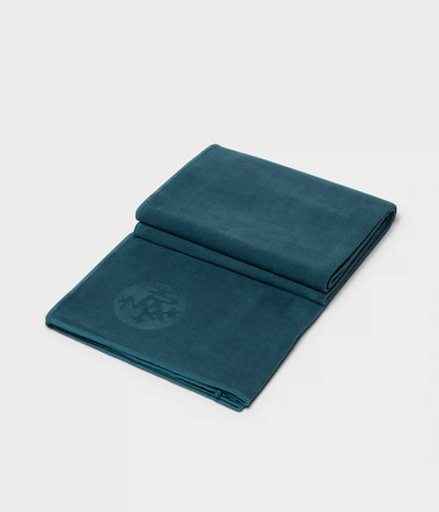 Manduka Πετσέτα Στρώματος  eQua® Yoga Towel - Sage Solid   183 x 67 cm  400 g - mykarma.gr