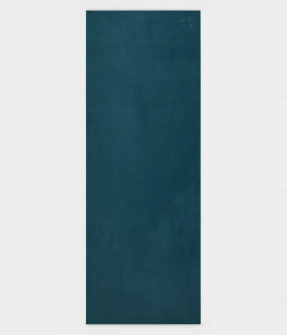 Manduka Πετσέτα Στρώματος  eQua® Yoga Towel - Sage Solid   183 x 67 cm  400 g - mykarma.gr