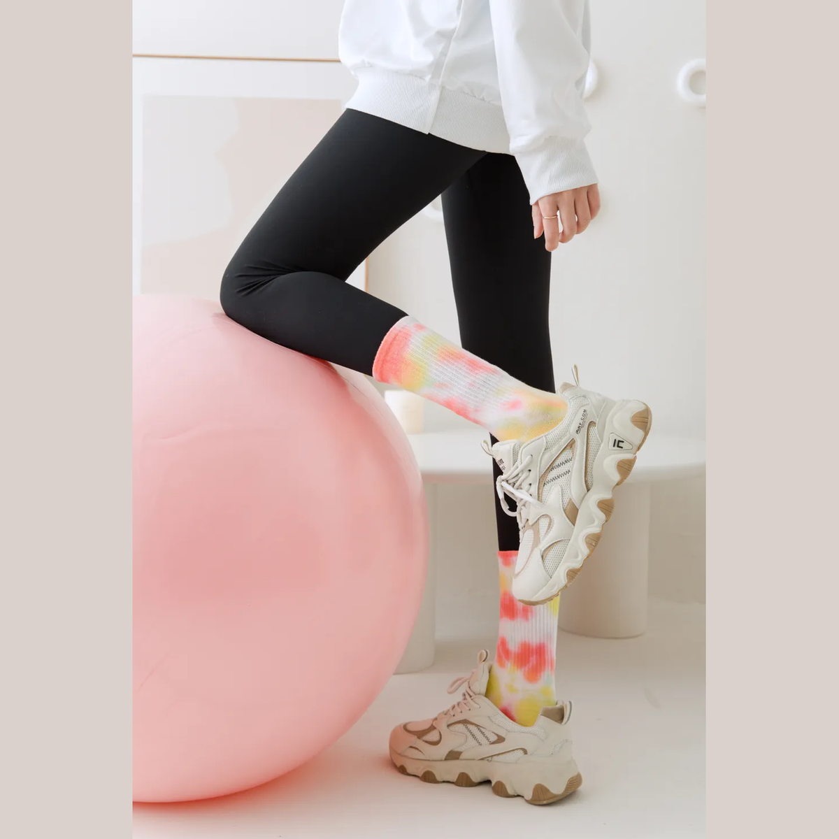 Αντιολισθητικές Ψηλές Κάλτσες - Tie-Dye Non-Slip Socks – Yoga & Pilates No 36-41 - mykarma.gr