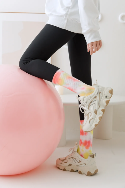 Αντιολισθητικές Ψηλές Κάλτσες - Tie-Dye Non-Slip Socks – Yoga & Pilates No 36-41 - mykarma.gr