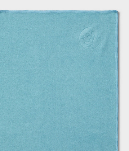 Manduka - Πετσέτα Χειρός - eQua® Hand Yoga Towel - Blue Lotus Διαστάσεις: 41cm x 67cm Βάρος: 90γρ - mykarma.gr