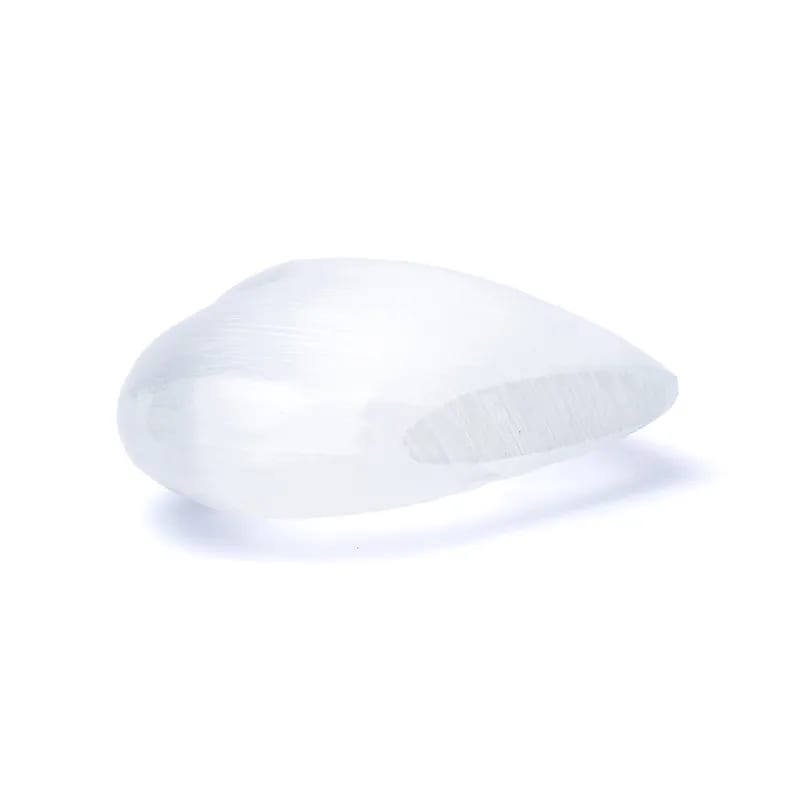 Όρθια Καρδιά από Λευκό Σεληνίτη (White Selenite) σε σχήμα καρδιάς Διαστάσεις: 8 εκ - mykarma.gr