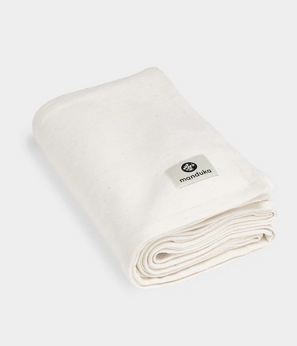 Βαμβακερή Κουβέρτα Manduka Essential cotton blanket - natural Διαστάσεις: 208cm x 173cm  1,4kg - mykarma.gr