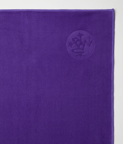 Manduka Πετσέτα Στρώματος  eQua® Yoga Towel - Passion Berry  183 x 67 cm  400 g - mykarma.gr