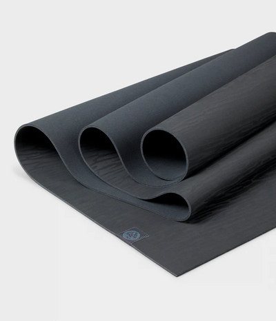 Στρώμα Yoga Manduka  eko®lite yoga mat - Charcoal  2.9 kg  180 cm x 61 cm  4 mm - mykarma.gr