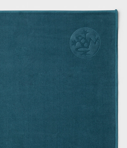 Manduka Πετσέτα Στρώματος  eQua® Yoga Towel - Sage Solid   183 x 67 cm  400 g - mykarma.gr