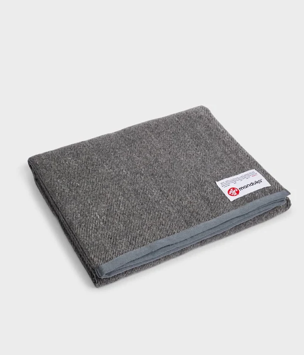 Μάλλινη Κουβέρτα Manduka recycled wool blanket - Sediment  Διαστάσεις: 208cm x 152cm  1,6kg - mykarma.gr