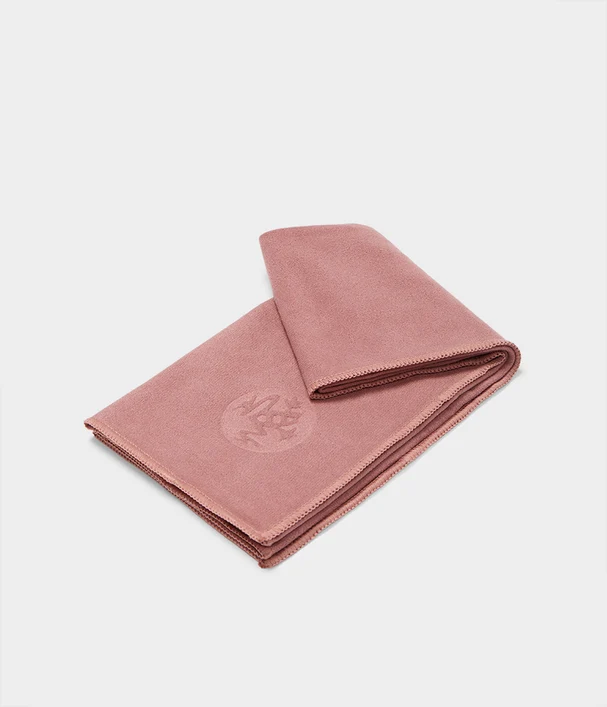 Manduka - Πετσέτα Χειρός - eQua® Hand Yoga Towel - Rosehip Βάρος: 90 g  Διαστάσεις: 41cm x 67cm - mykarma.gr