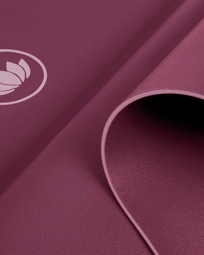 Lotuscrafts Yoga Mat ARISE | Αντιολισθητικό στρώμα Yoga από φυσικό καουτσούκ & 15% ανακυκλώσιμο λατέξ - Dark Cranberry Βάρος: 2kg Διαστάσεις: 185cm x 65cm Πάχος: 0,4cm