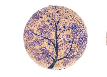 Συμπαγής στρογγυλός καθρέφτης με εξωτερική επένδυση από φελλό & εκτύπωση «Δέντρο της Ζωής» Διάμετρος: 7 cm - mykarma.gr