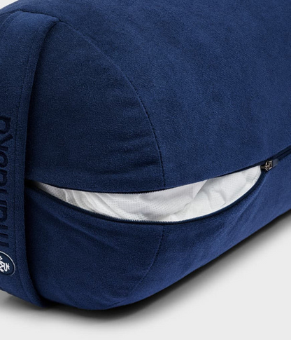Manduka  enlight™ round Bolster - Midnight (blue).Διαστάσεις: 69 x 23 cm Βάρος: 1 kg - mykarma.gr