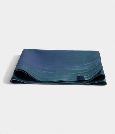 Στρώμα Manduka Travel eKO® superlite yoga mat - Blue Toad Marble  1,5mm  180cm x 60cm  1kg - mykarma.gr