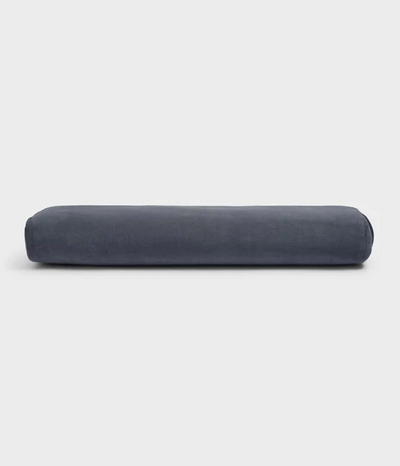 Manduka  Lean Bolster - Thunder Διαστάσεις: 74 x 18 x 8cm Βάρος: 0,45 kg - mykarma.gr