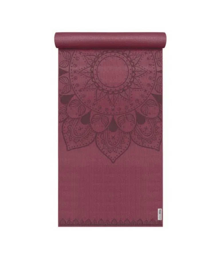 Yogistar - Στρώμα γιόγκα Basic Art Collection 'Harmonic Mandala' (Bordeaux) Διαστάσεις: 183 εκ x 61 εκ x 4 mm Βάρος 1,25 kg - mykarma.gr