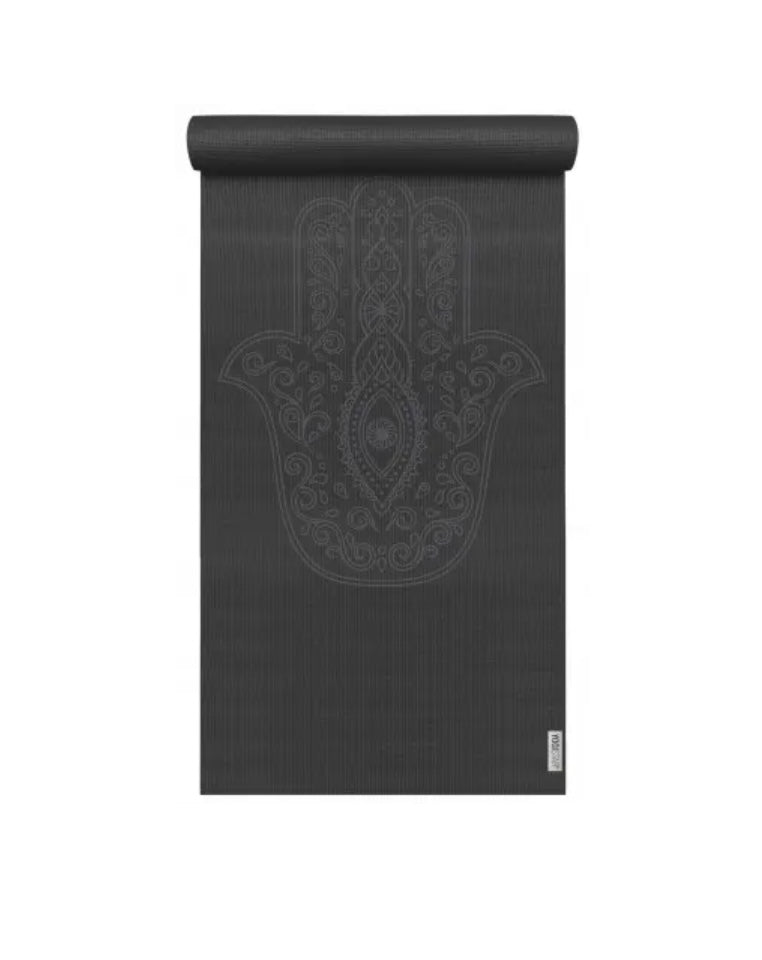 Yogistar - Στρώμα γιόγκα Basic Art Collection 'Hand of Fatima' (Zen Black) Διαστάσεις: 183 εκ x 61 εκ x 4 mm Βάρος 1,25 kg - mykarma.gr