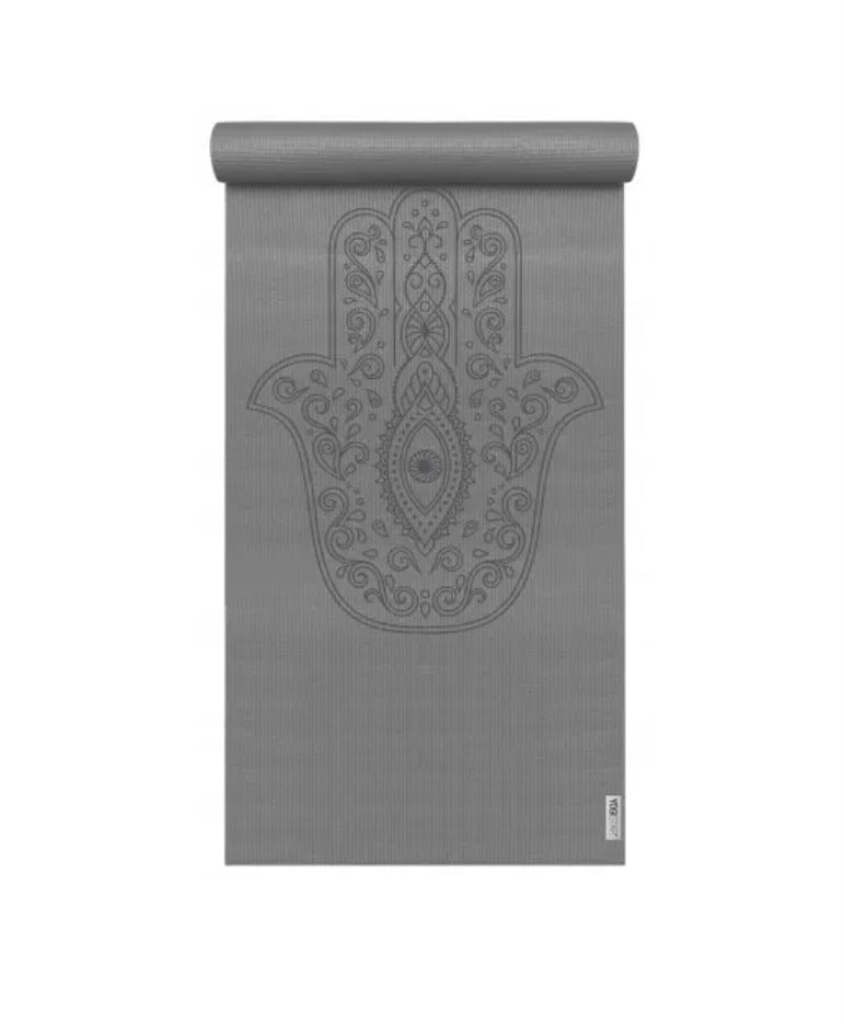 Yogistar - Στρώμα γιόγκα Basic Art Collection 'Hand of Fatima' (Graphite) Διαστάσεις: 183 εκ x 61 εκ x 4 mm Βάρος 1,25 kg - mykarma.gr