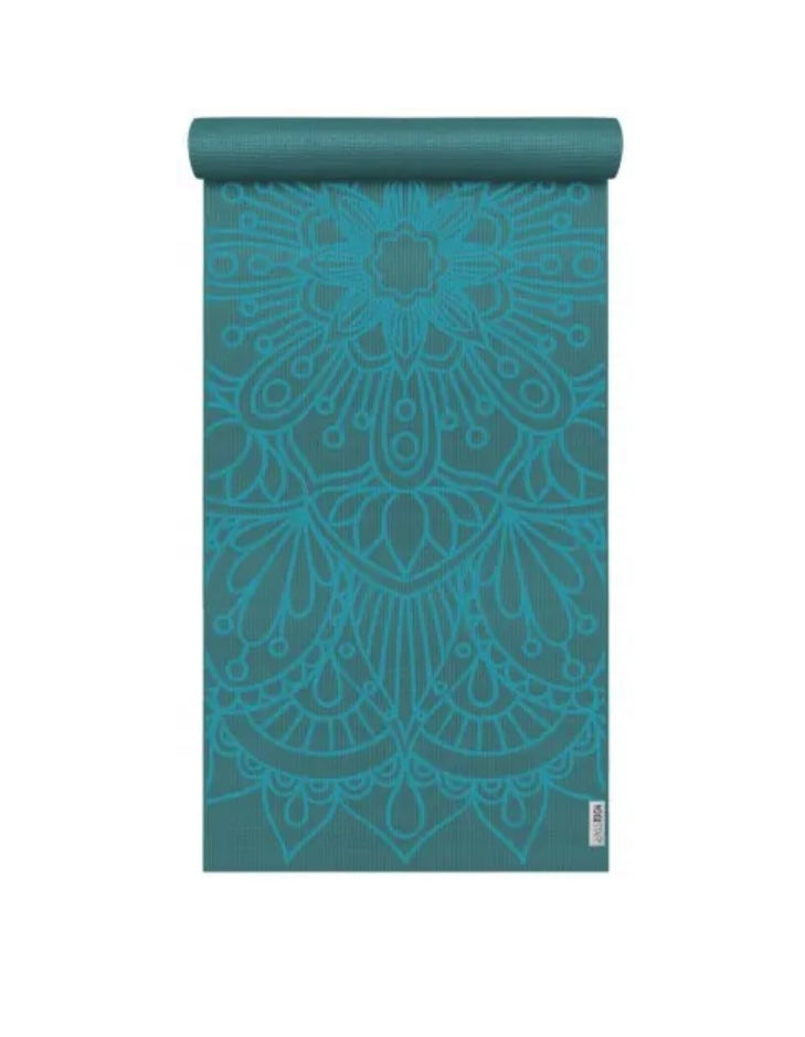 Yogistar - Στρώμα γιόγκα Basic Art Collection 'Lotus Mandala' (Petrol) Διαστάσεις: 183 εκ x 61 εκ x 4 mm Βάρος 1,25 kg