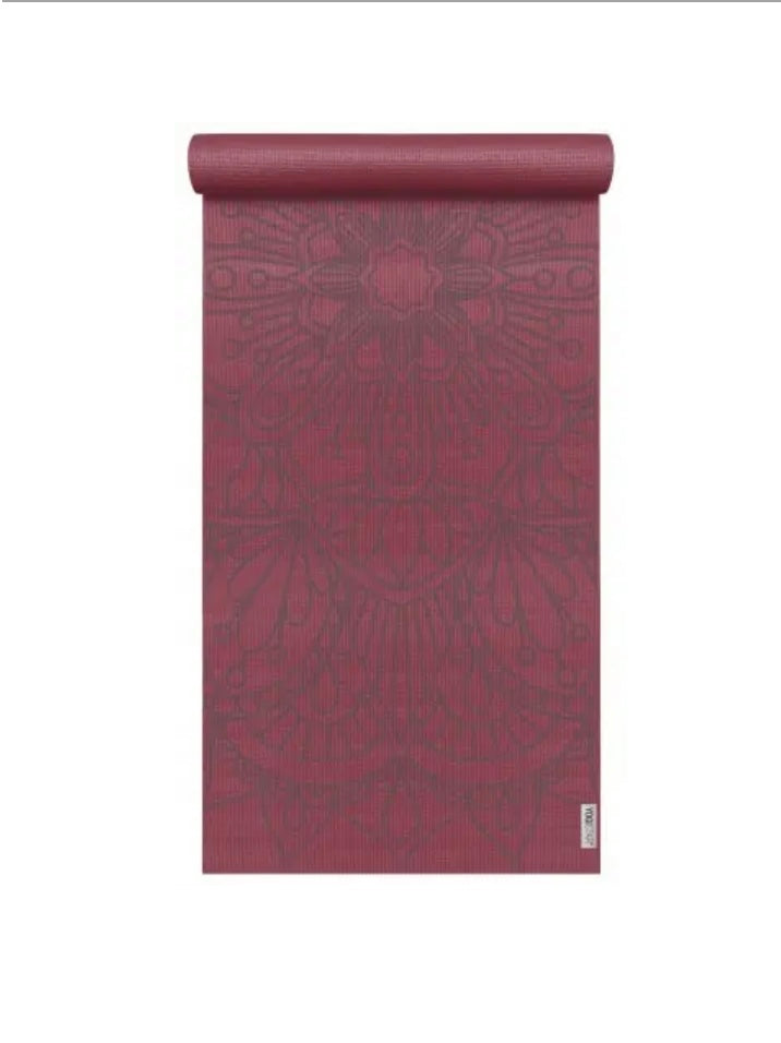 Yogistar - Στρώμα γιόγκα Basic Art Collection 'Lotus Mandala' (Bordeaux) Διαστάσεις: 183 εκ x 61 εκ x 4 mm Βάρος 1,25 kg - mykarma.gr