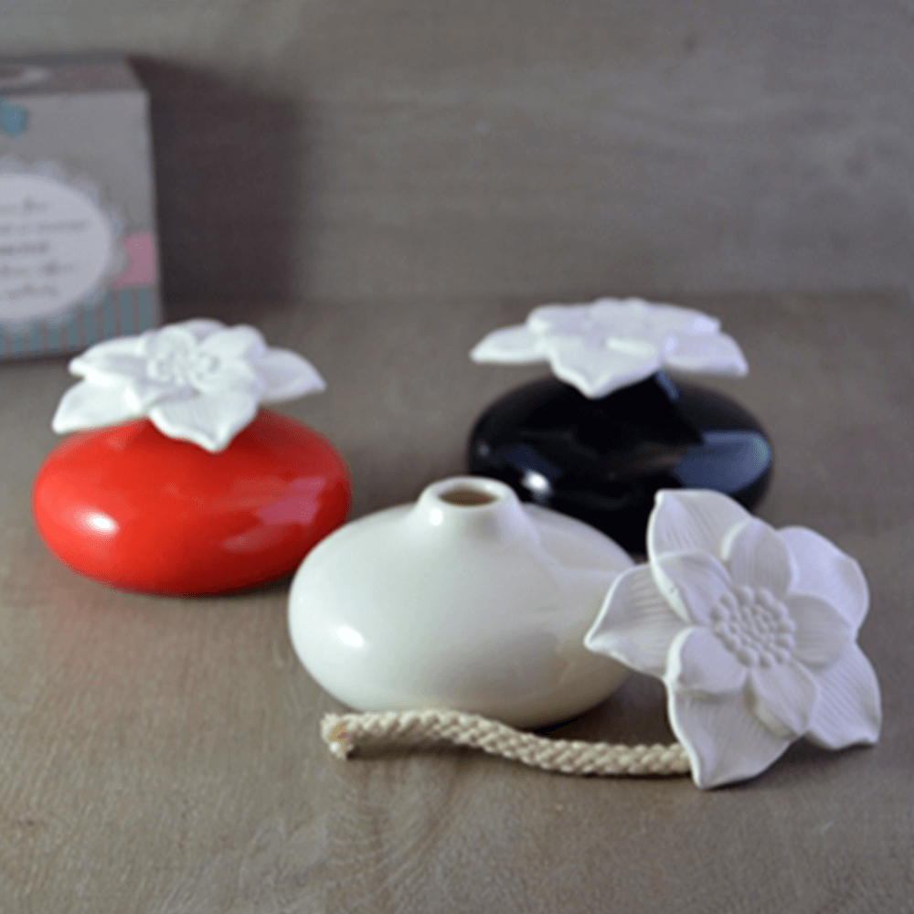 Home Reed Diffuser «Narcisse» - κεραμικός διαχυτής αρώματος για Αιθέριο έλαιο - κόκκινο Διαστάσεις φιάλης: 5 x 10 cm - mykarma.gr