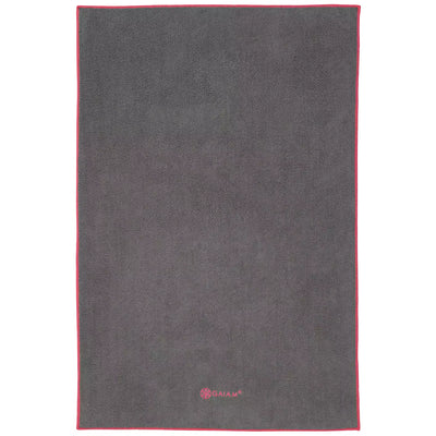 Gaiam - Πετσέτα Χειρός - Hand Yoga Towel - Grey/Fuchsia Red Διαστάσεις: 51cm x 76cm Πάχος: 2,5 mm - mykarma.gr
