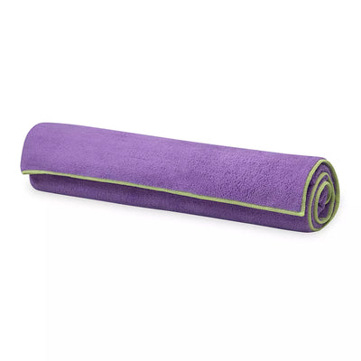 Gaiam - Πετσέτα Στρώματος που κουμπώνει στο στρώμα - Stay Put Yoga Mat Towel - Purple Jam Διαστάσεις: 178cm x 66cm - mykarma.gr