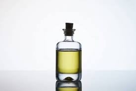 Natural Massage Oil - Χαλαρωτικό & Αναζωογονητικό Λάδι για Μασάζ με αιθέριο έλαιο Λεβάντα  200 ml