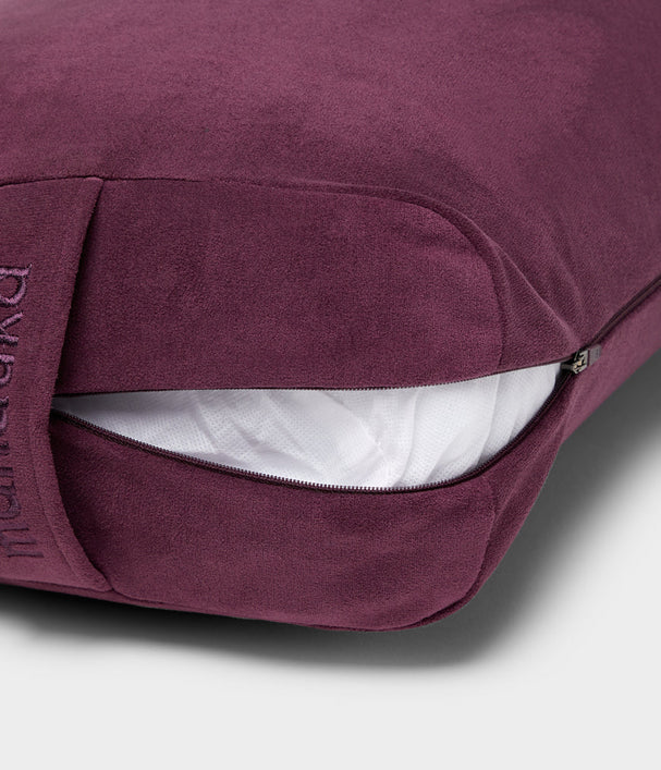Manduka  enlight™ Rectangular Bolster - Indulge Διαστάσεις: 71 x 30 x 12 cm Βάρος: 1,1 kg - mykarma.gr