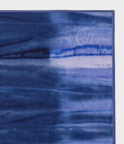 Manduka - Πετσέτα Χειρός - eQua® Hand Yoga Towel - Moon Tie Dye  Βάρος 90γρ  41cm x 67cm - mykarma.gr