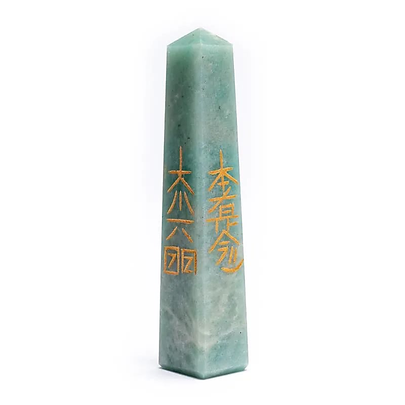 Φυσικό ορυκτό πέτρωμα-Οβελίσκος (Obelisk) Αμαζονίτης (Amazonite) με χαραγμένα σύμβολα του Reiki Διαστάσεις: 10 x 2 cm Βάρος: 80 gr - mykarma.gr