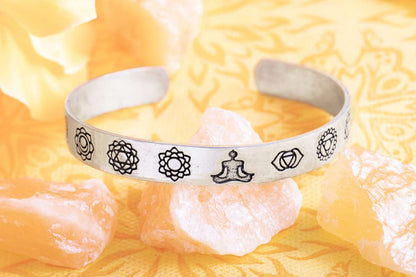 Χειροποίητο Βραχιόλι ορείχαλκου «Chakra» Μέγεθος ρυθμιζόμενο Βάρος: 21γρ Πλάτος:1 εκ - mykarma.gr