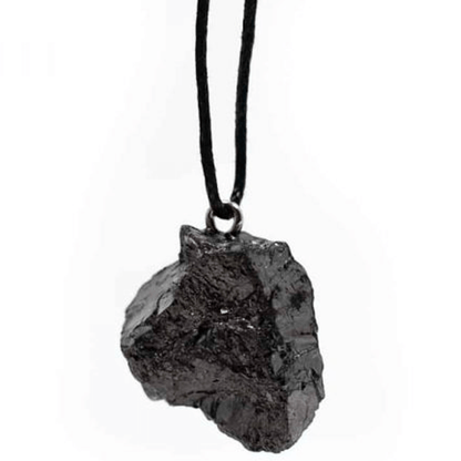 Κρεμαστό Μενταγιόν από Σουγκίτη AA ποιότητας (Elite Shungite)-ακατέργαστη πέτρα Βάρος: 10 γρ - mykarma.gr