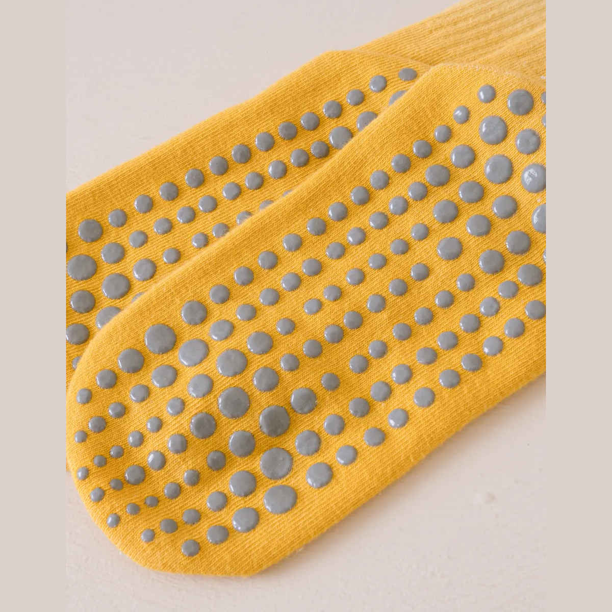 Αντιολισθητικές Ψηλές Κάλτσες - Gradient Non-Slip Socks – Yoga & Pilates - ποικιλία χρωμάτων  No 37-43 - mykarma.gr
