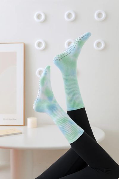 Αντιολισθητικές Ψηλές Κάλτσες - Tie-Dye Non-Slip Socks – Yoga & Pilates No 36-41 - mykarma.gr
