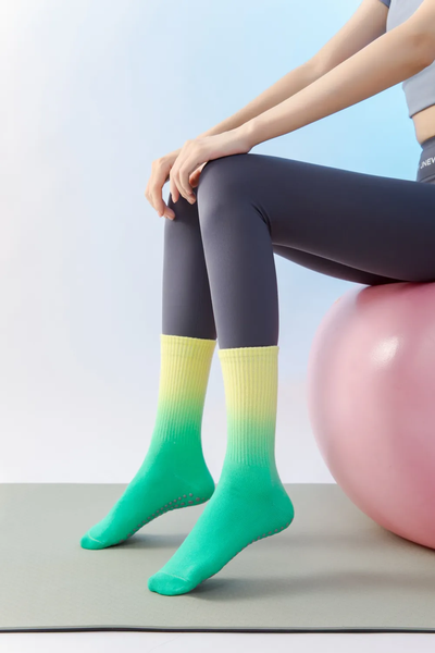 Αντιολισθητικές Ψηλές Κάλτσες - Tie-Dye Non-Slip Socks – Yoga & Pilates - ποικιλία χρωμάτων  No 37-43 - mykarma.gr